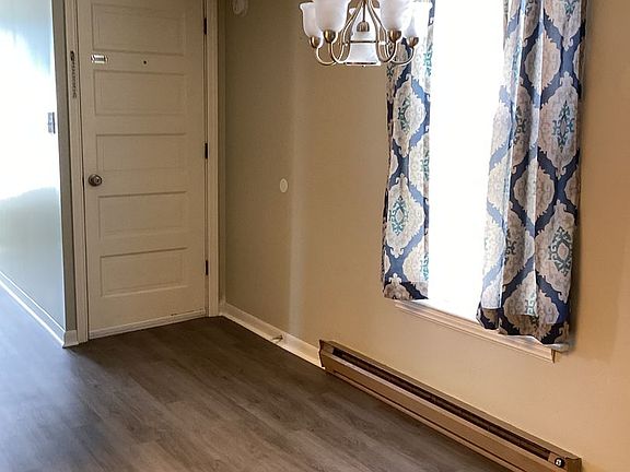 5th image of 319 Fairview Ave #2