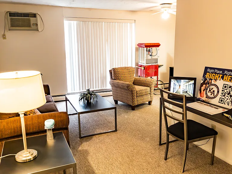 College Towers Apartments — Photo 61