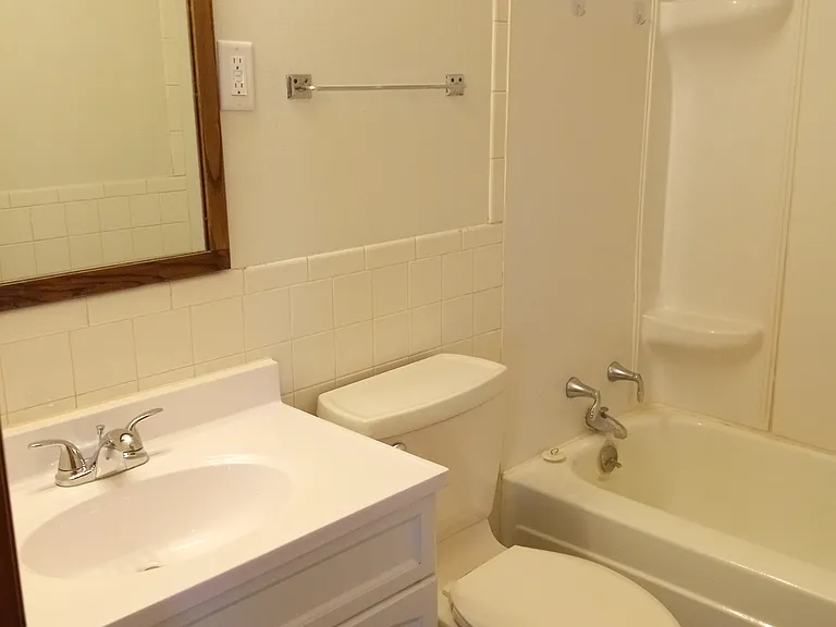 303 32nd St NE #2 — Photo 8