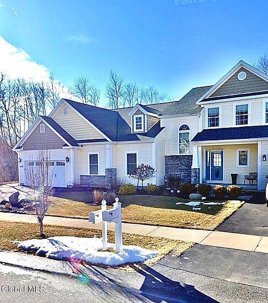 3rd image of 63 Lancaster Court