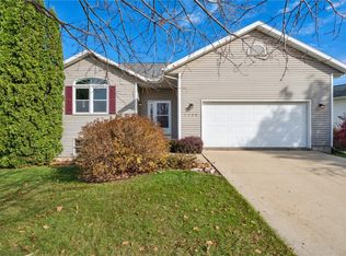 1136 Ashford Dr NE, Cedar Rapids, IA 52402