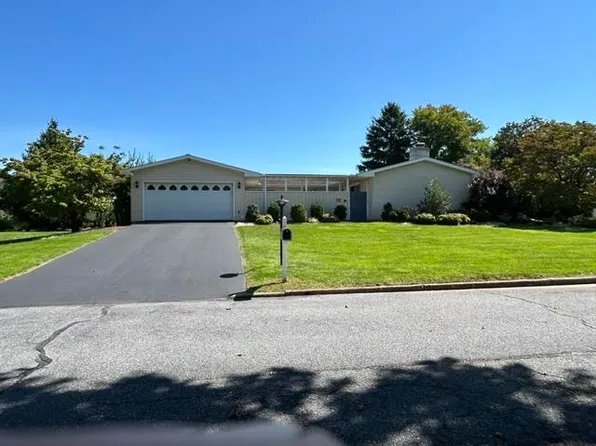 36 Stonecroft Dr, Easton, PA 18045