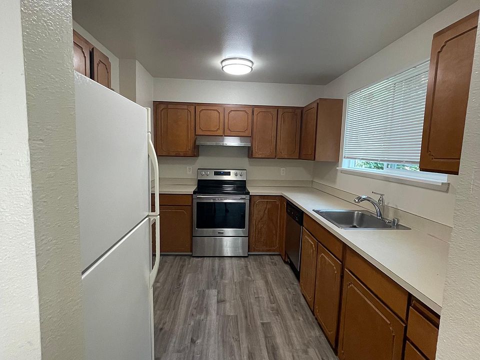 1st image of 8721 175th Ave NE APT 3