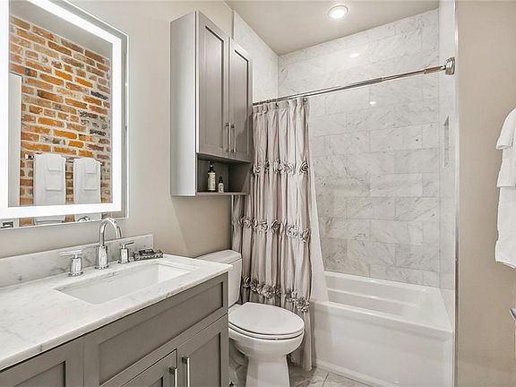 3rd image of 628 Baronne St APT 303