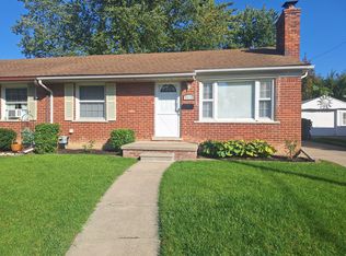 9918 Woodring St, Livonia, MI 48150