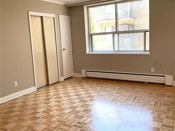 3rd image of 276 Saint Clair Ave W #311
