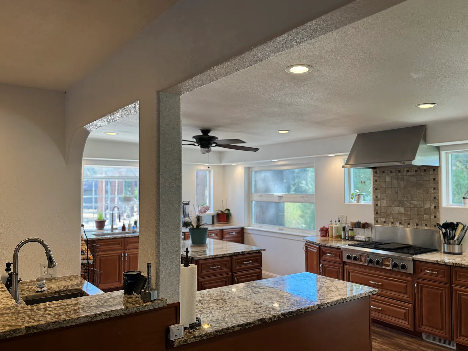 3 bed, 3356 sqft, $4,500 — Photo 2