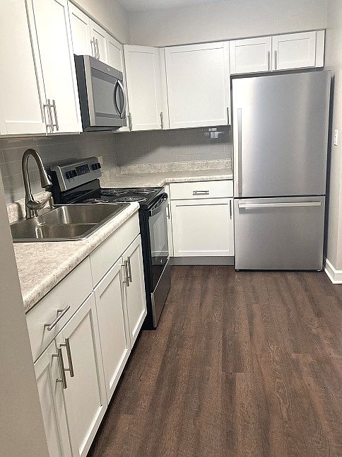 1st image of 248 S Maplewood Ave #8