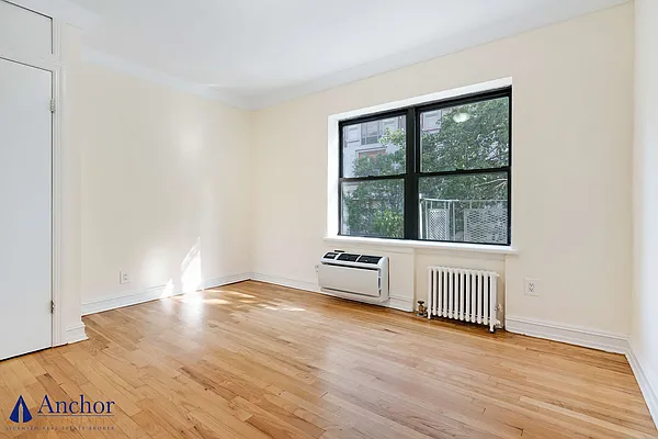 Rented by Anchor Associates | media 10