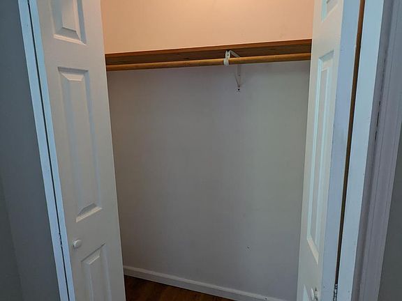 4th image of 400 W Goodall St #B