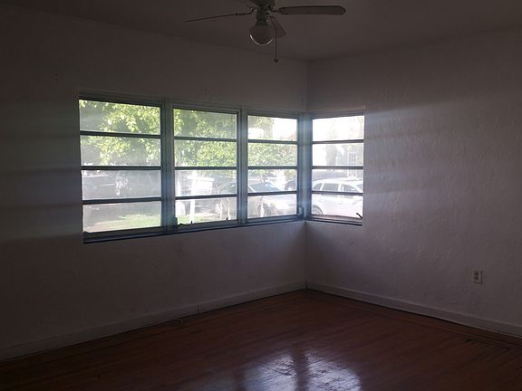 3rd image of 714 15th St APT 1