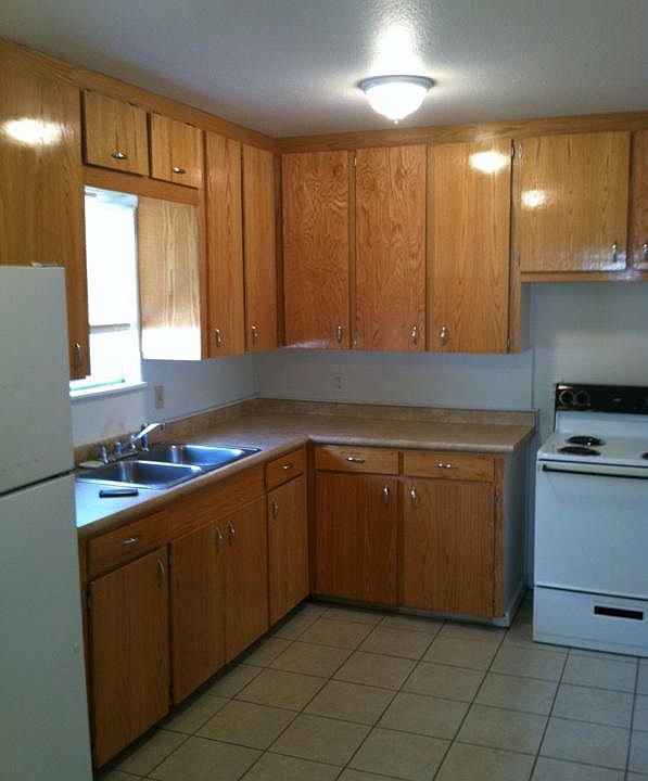 1st image of 1618 Pinewood Dr