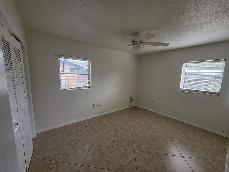 2425 W Central Ave — Photo 6