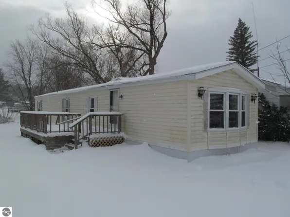 1120 Riverside St, Cadillac, MI 49601