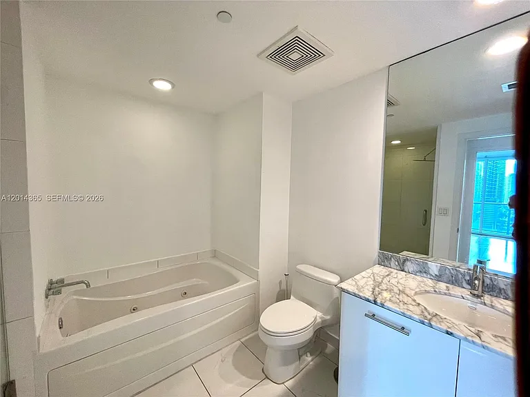 55 SE 6th St #2106 — Photo 13
