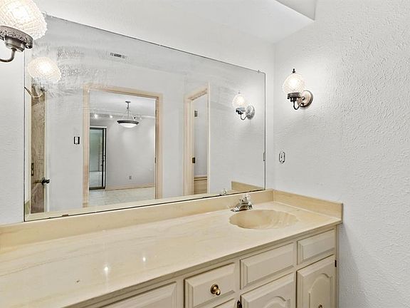3rd image of 1523 Sharon Dr