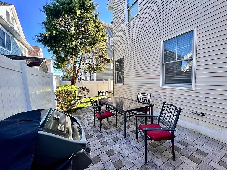 107 N Douglas Ave — Photo 34
