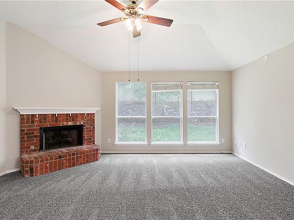 3rd image of 4729 Barnhill Ln
