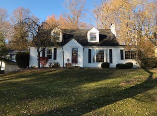 8424 Rockspring Dr, Chagrin Falls, OH 44023