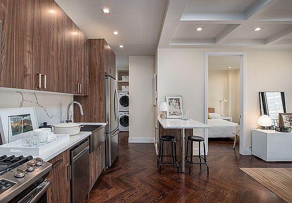 3rd image of 921 Washington Ave #698