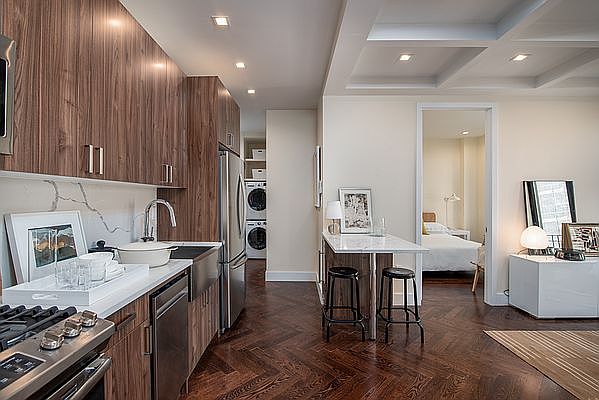 1st image of 921 Washington Ave #708