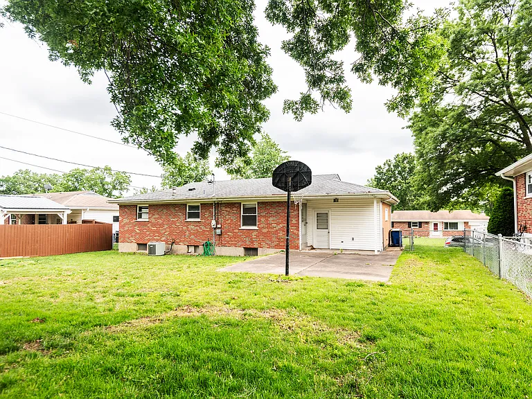 201 Bridgeview Ln — Photo 5