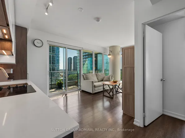 950 Portage Pkwy #1606, Vaughan, ON L4K 4Z4