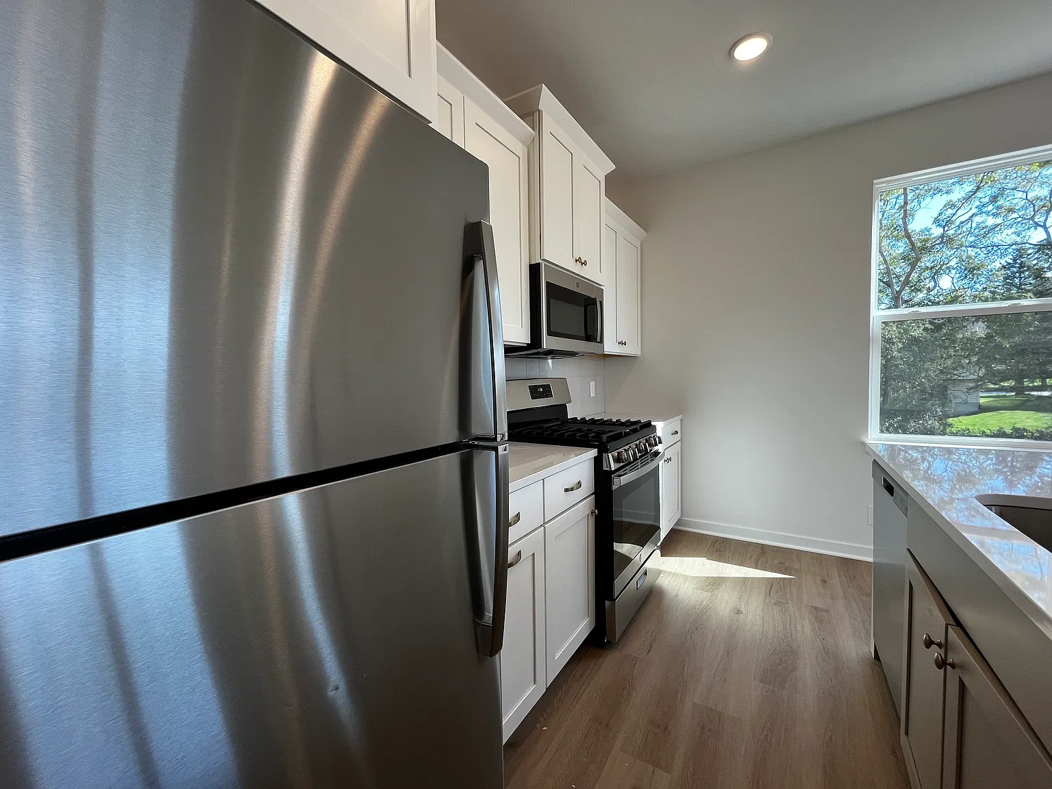 3 bed, 2.5 bath, 1741 sqft, $2,698 — Photo 2