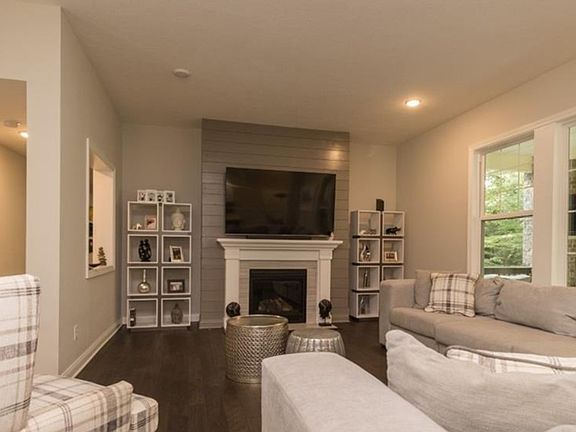 3rd image of 5146 Oak Ridge Trl