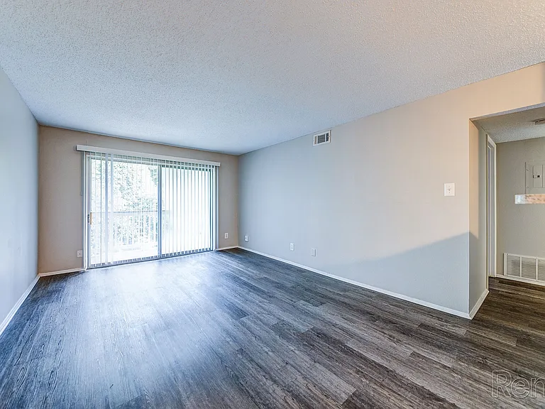 Black Forest Apartments — Photo 14