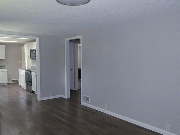 3rd image of 1027 E Ave N