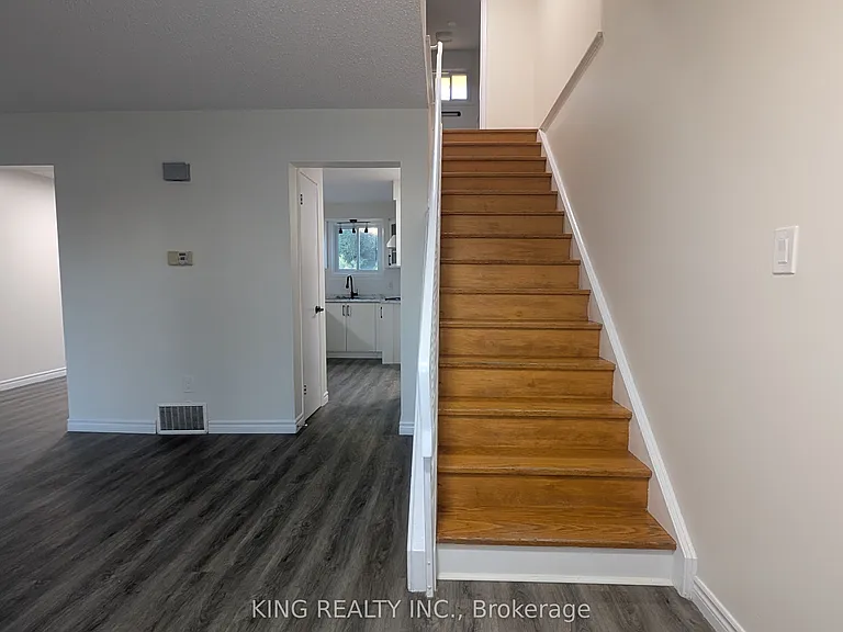 37 Vanier Pl — Photo 8