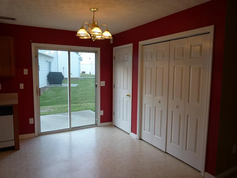 402 Village Overlook Dr — Photo 4