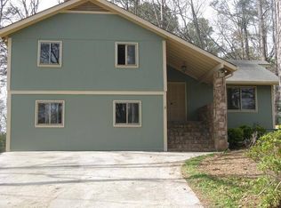 3173 Falconhurst Dr, Lilburn, GA 30047