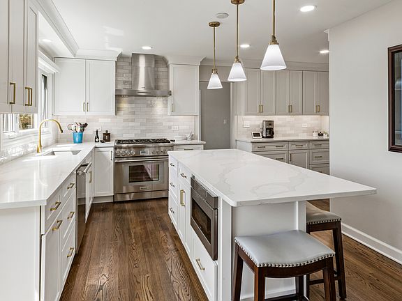3rd image of 5070 Thornbark Dr