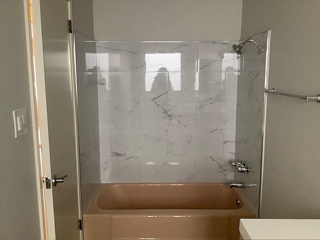 Bath/shower