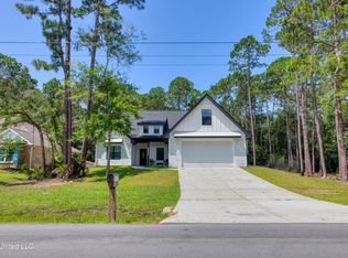 1055 Main St, Ocean Springs, MS 39564