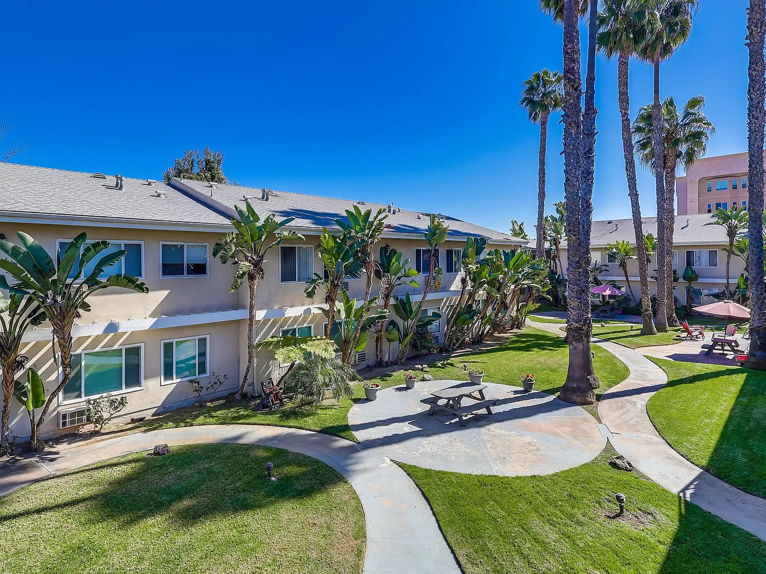 Convenient Inglewood Living Near SoFi & 105 Freeway! — Photo 1