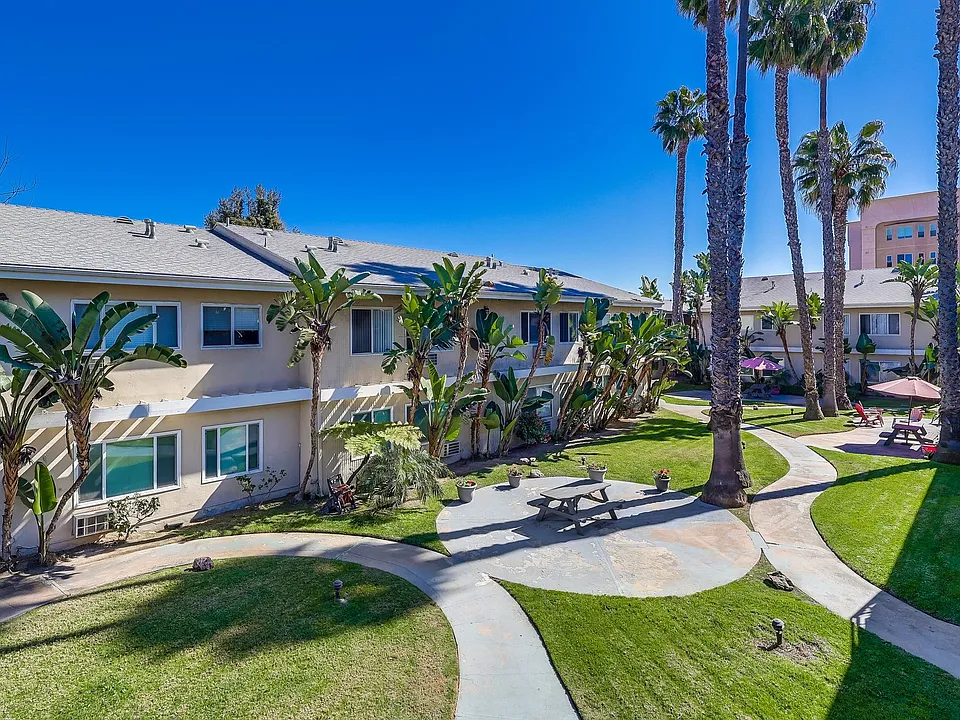 Convenient Inglewood Living Near SoFi & 105 Freeway!