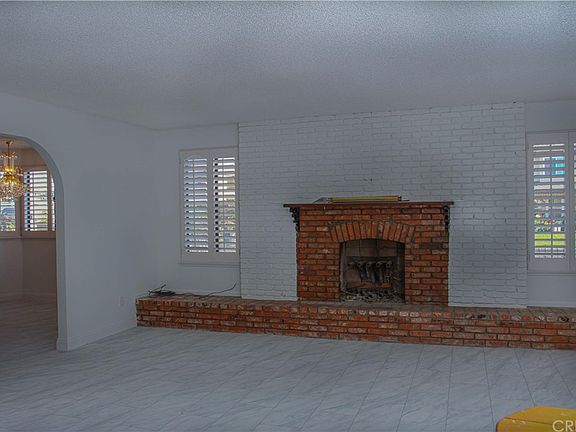 4th image of 574 S Palisade Dr