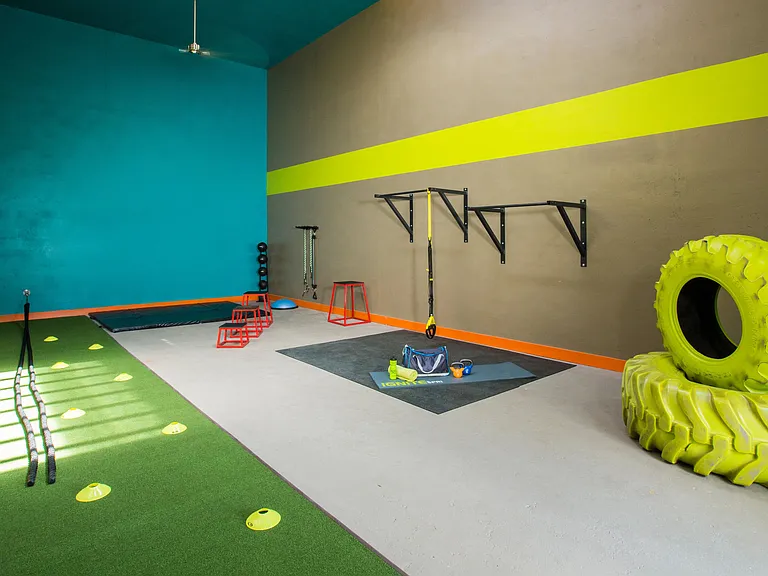 Unleash your strength in our CrossFit gym, complete with cutting-edge CrossFit equipment!