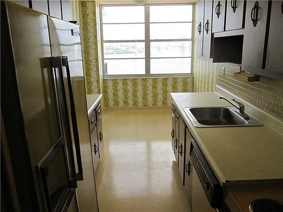 5th image of 301 174th St APT 1215