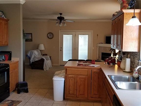 4th image of 403 Lion Dr N