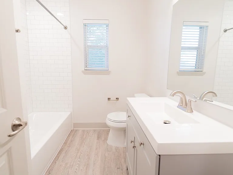 Emory Woods Apartments — Photo 23