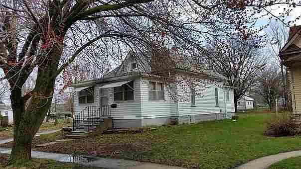 2nd image of 121 3rd Ave NE