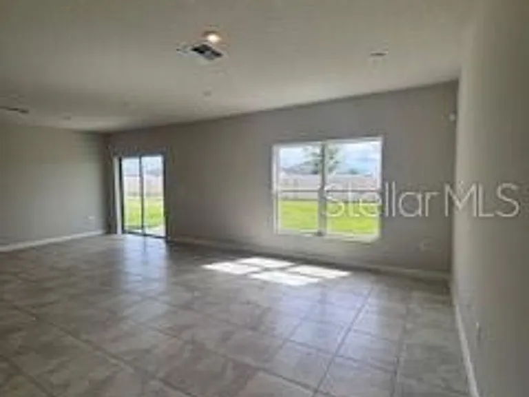1105 Lexington Ln — Photo 5