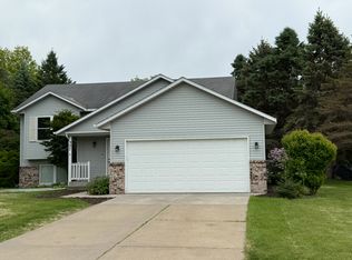 357 Jesse James Ln, Saint Paul, MN 55115