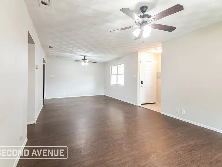802 Memorial Dr — Photo 10