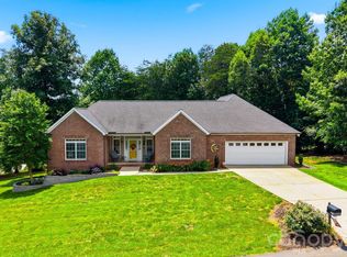 4305 Cottingham Dr, Hickory, NC 28602