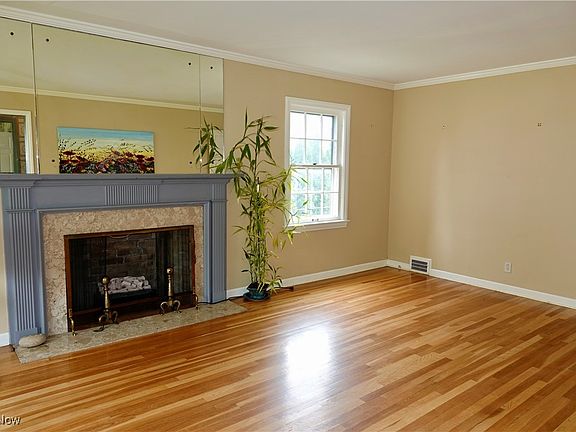 4th image of 2323 Miramar Blvd